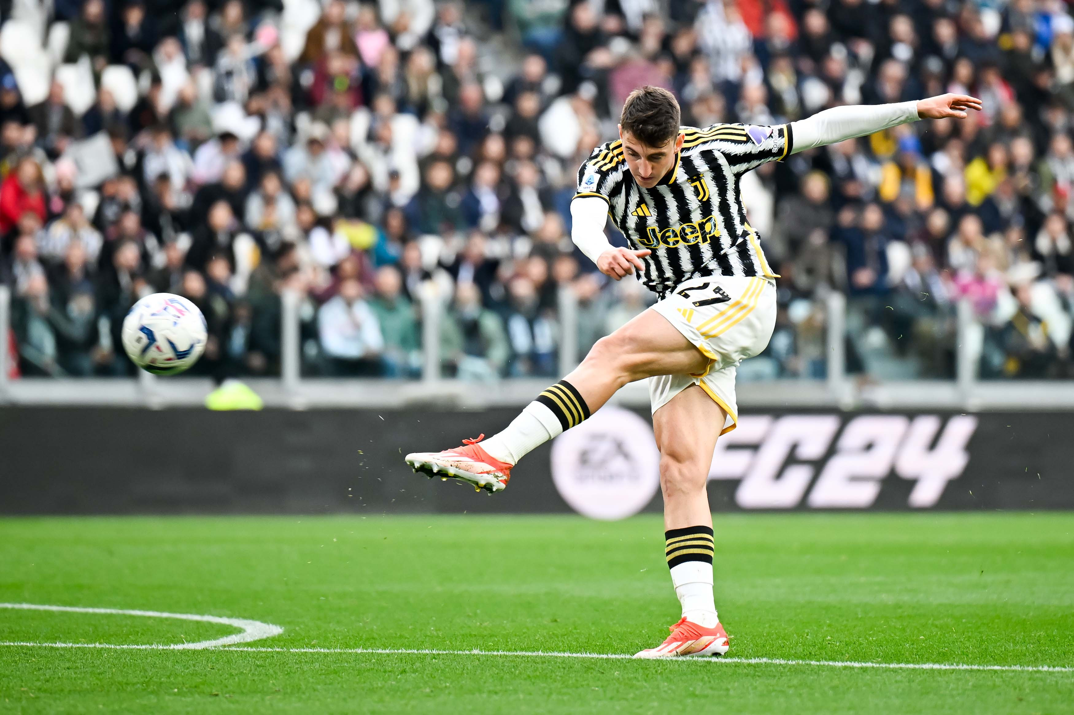 尤文横扫比利时，梅西关键制胜