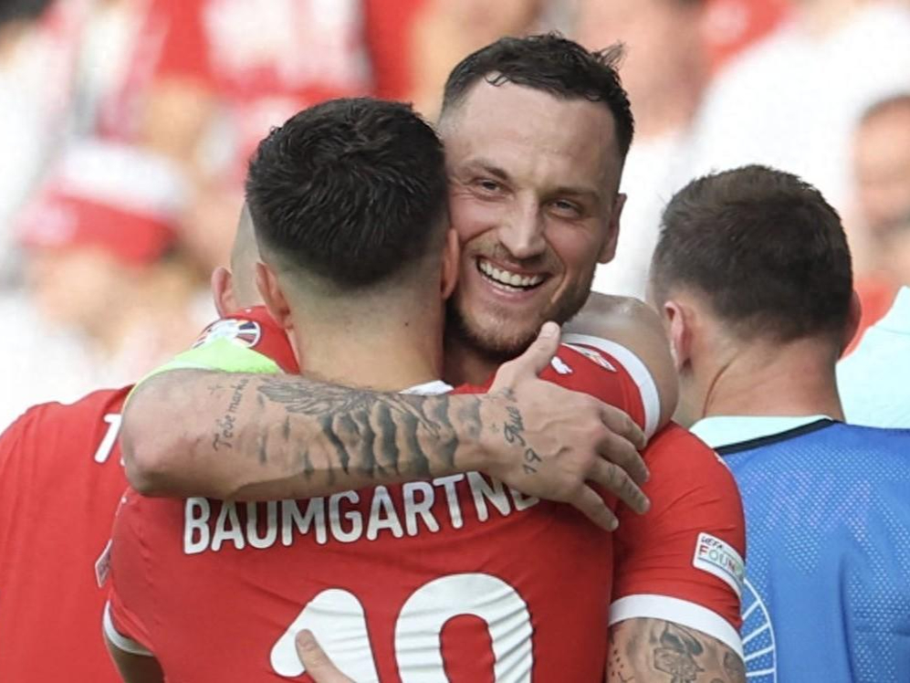 波兰队碾压奥地利队,马龙状态火热 波兰队碾压奥地利队,马龙状态火热