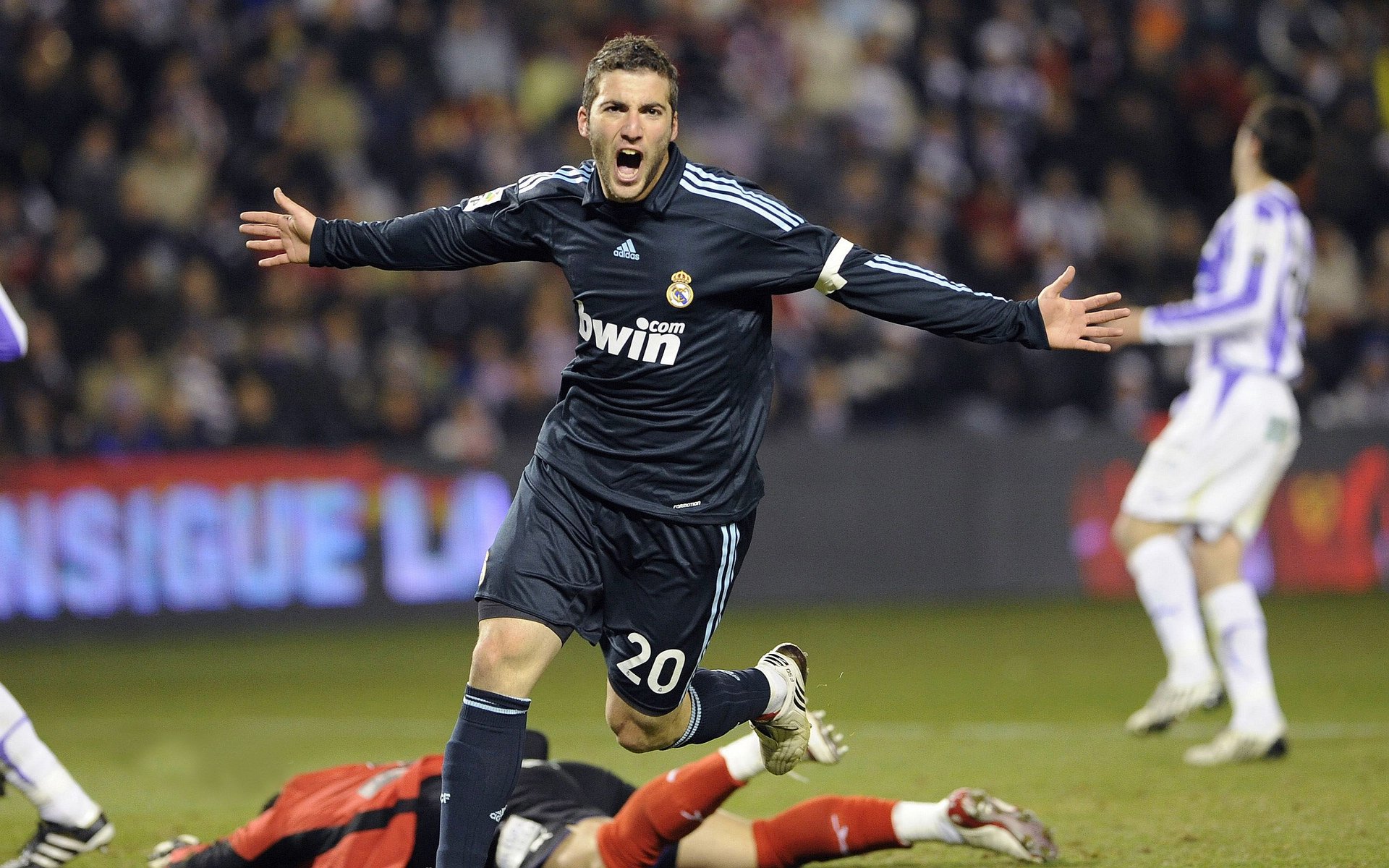 欧冠半决赛之夜,莫兰特在另一个赛场诠释无人可挡